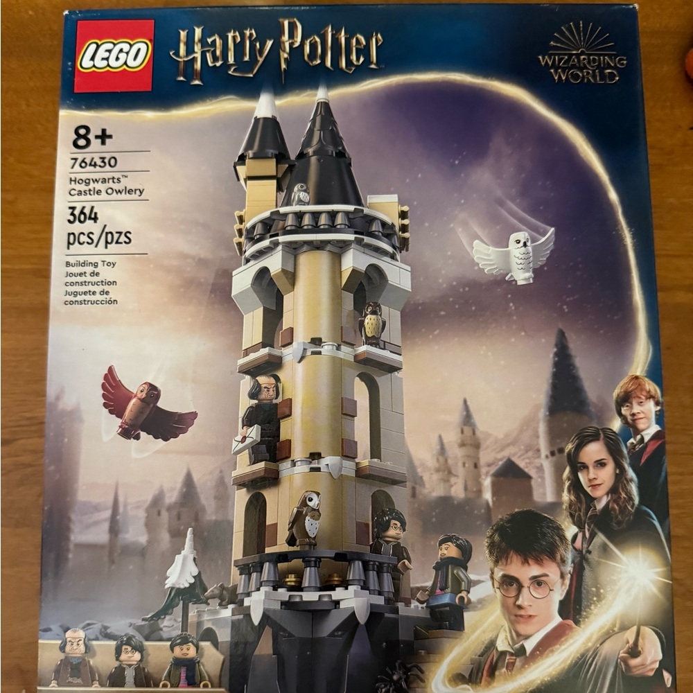 LEGO Harry Potter Hogwarts Castle Tower Set - Black, Tan, White